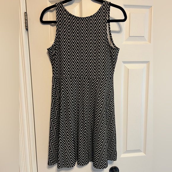 Mossimo Black/ White Dress - Picture 5 of 5